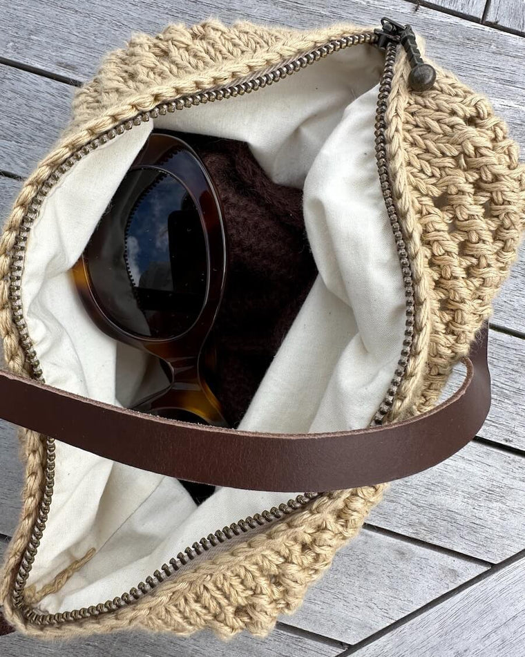 lys, grå, brun honey clutch ved siden af hinanden set fra oven