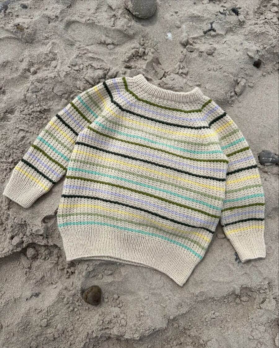 Liggende Friday Sweater i forskelligfarvede striber