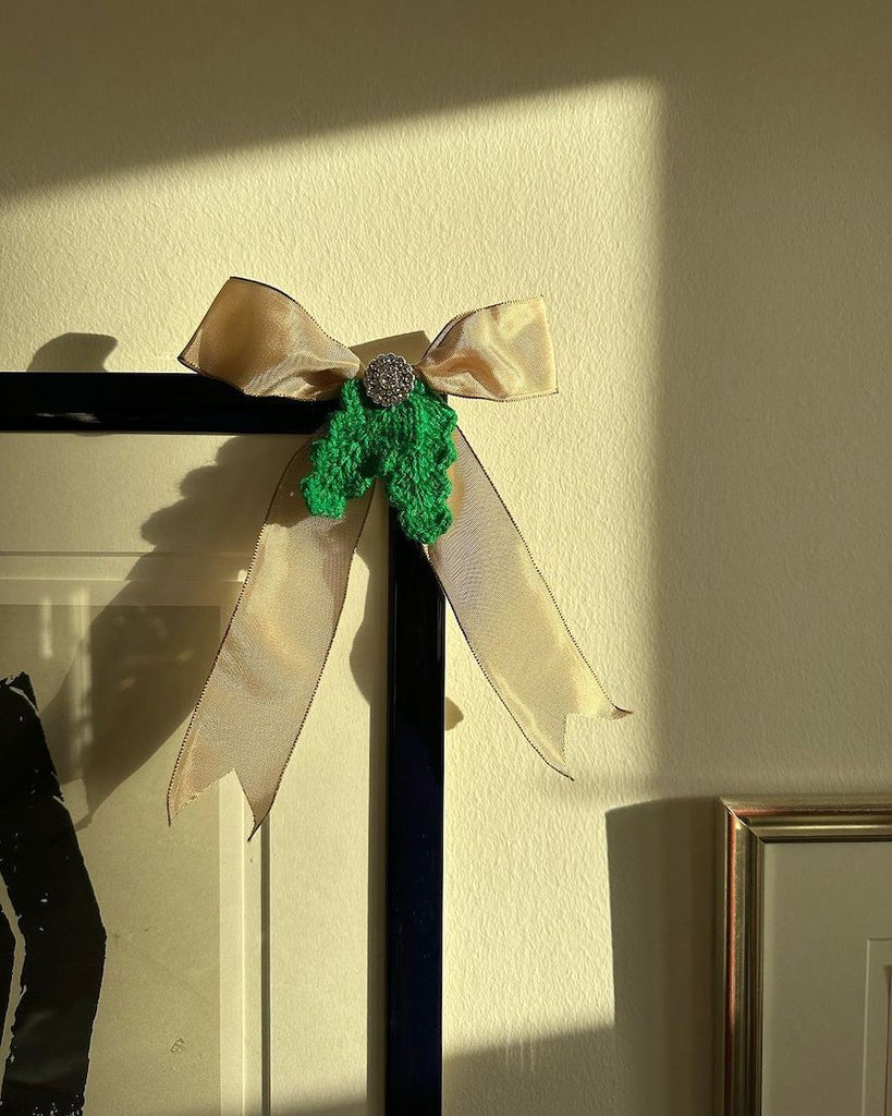 Hængende grøn Holly Bow