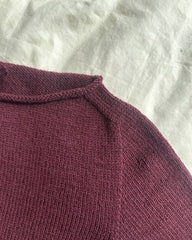 Detalje på bordeaux Ivy Tee