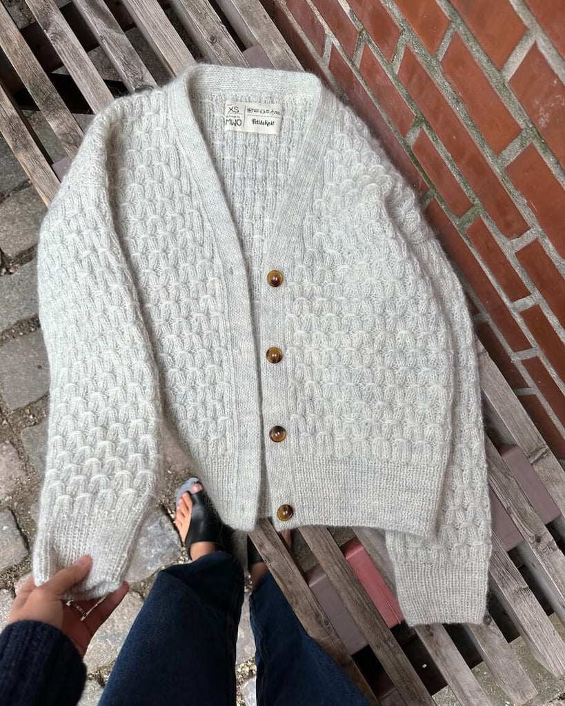 Jenny jacket V-neck med 4 stk galalit knapper i mørkebrun
