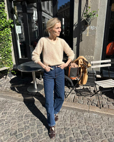 Kvinde iført beige Kumulus Bluse 
