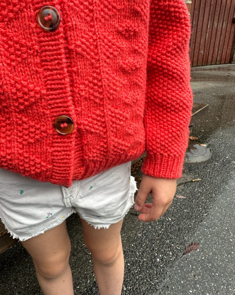 Barn iført rød Little Esther Jacket