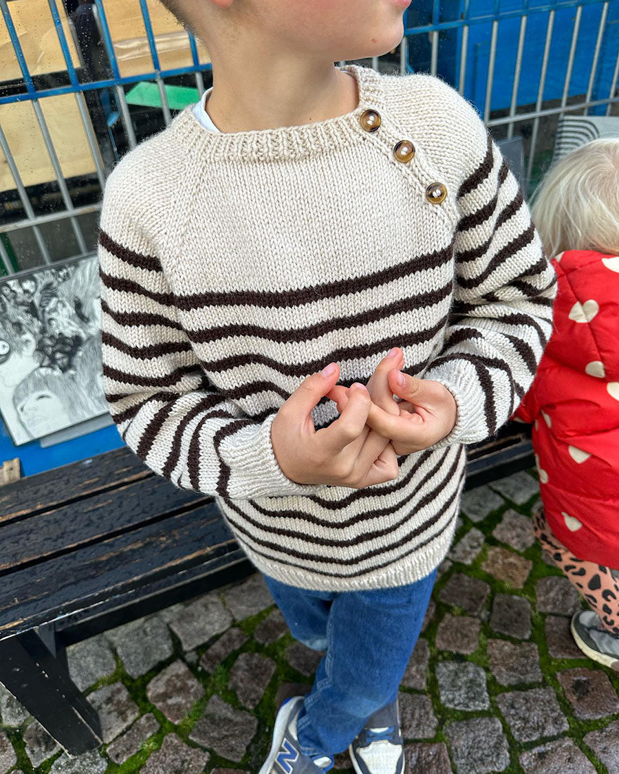 Barn iført sort og hvid Seaside Sweater