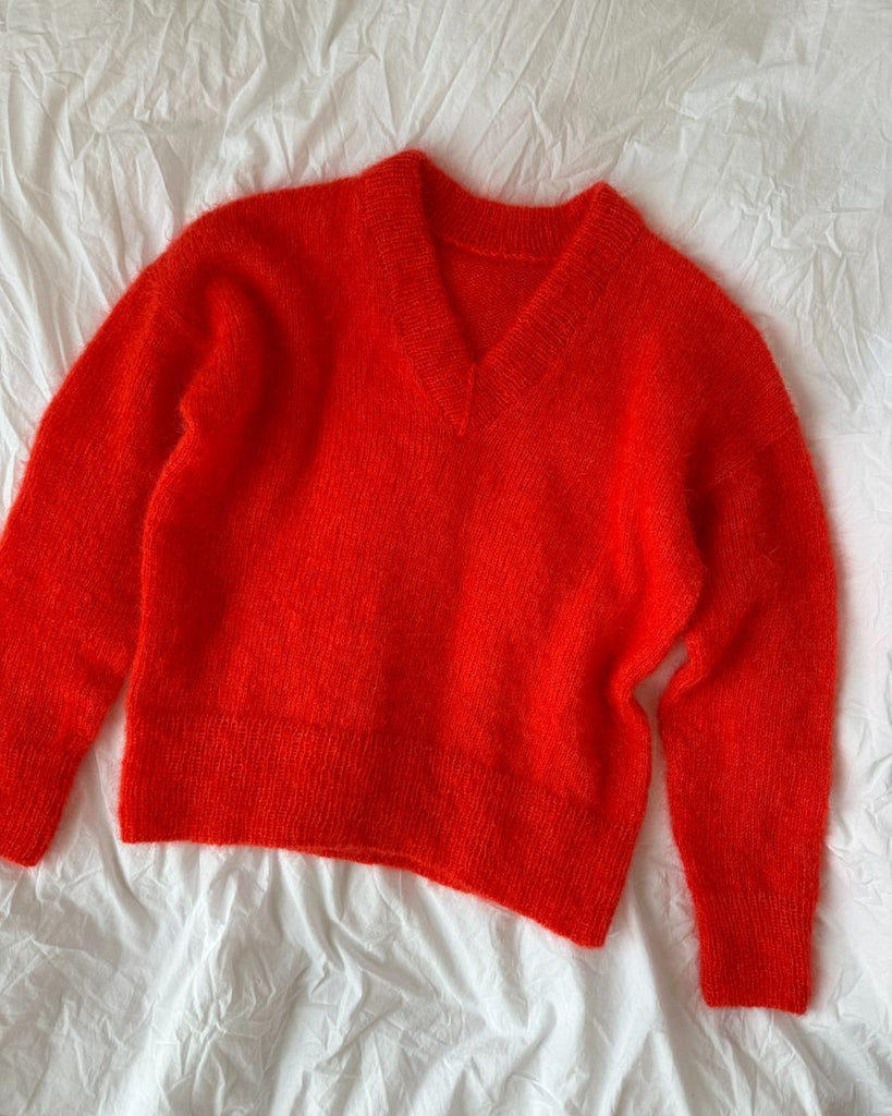 Liggebillede af rød Stockholm Sweater V-neck