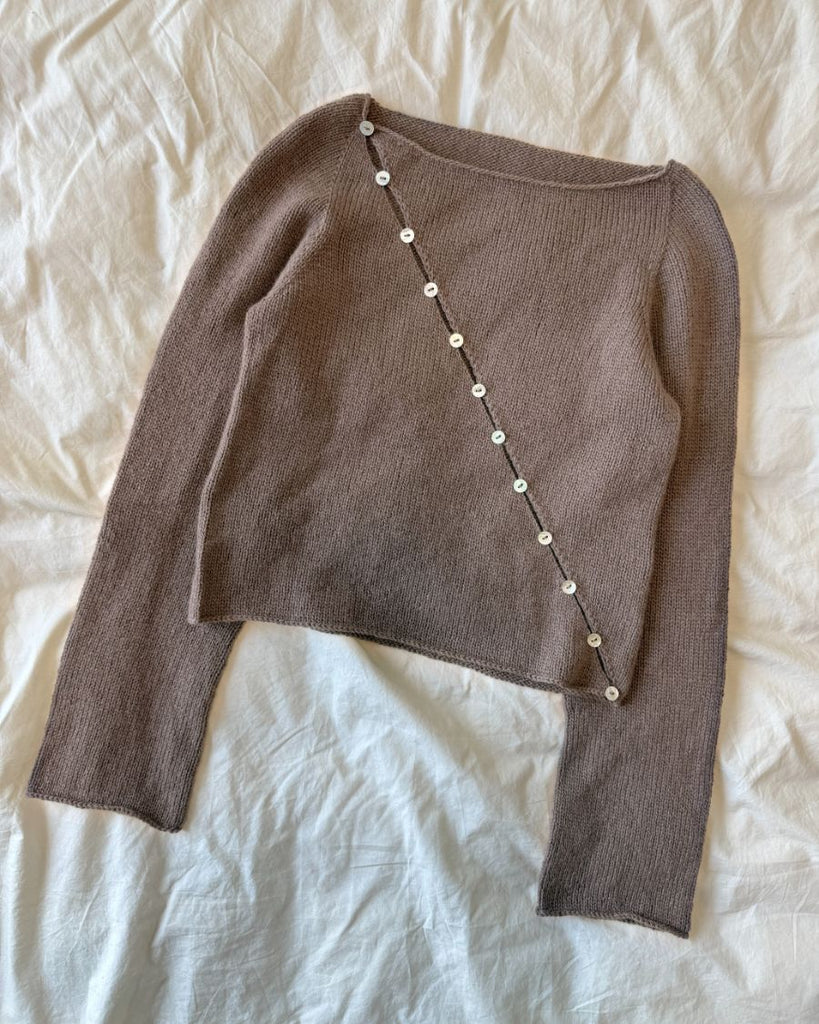 Liggebillede af beige Valerie Blouse