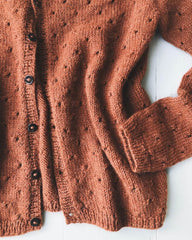 Detaljebillede af rød Annas Cardigan – My Size