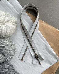 45 cm lynlås i cement farve