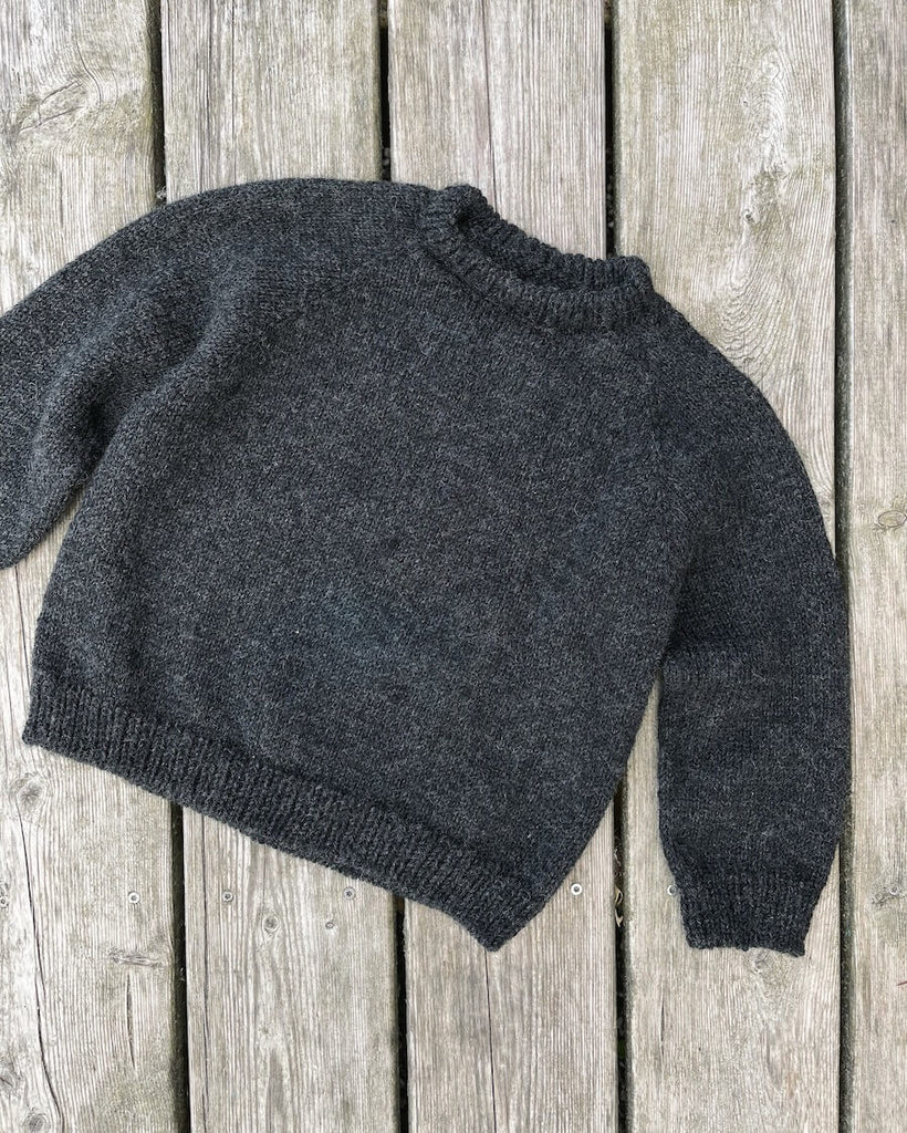Liggende koksgrå Hanstholm Sweater Junior