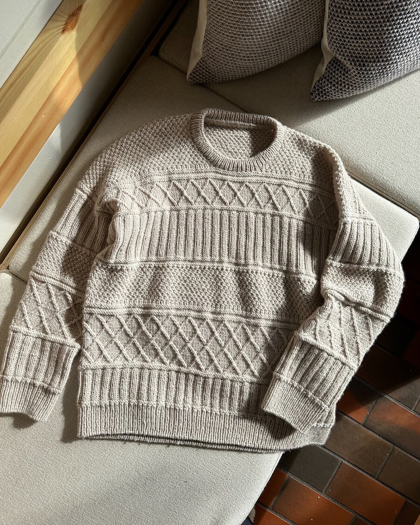 Liggende lysegrå Ingrid Sweater Man