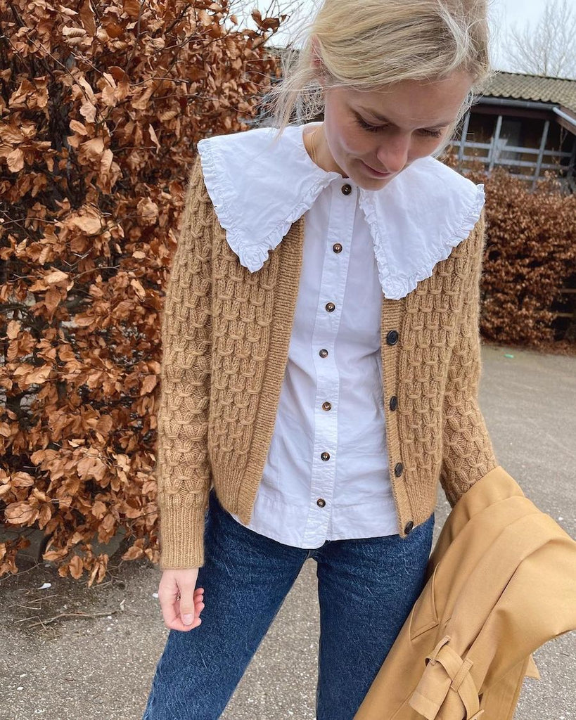 Kvinde i brun Jenny Jacket