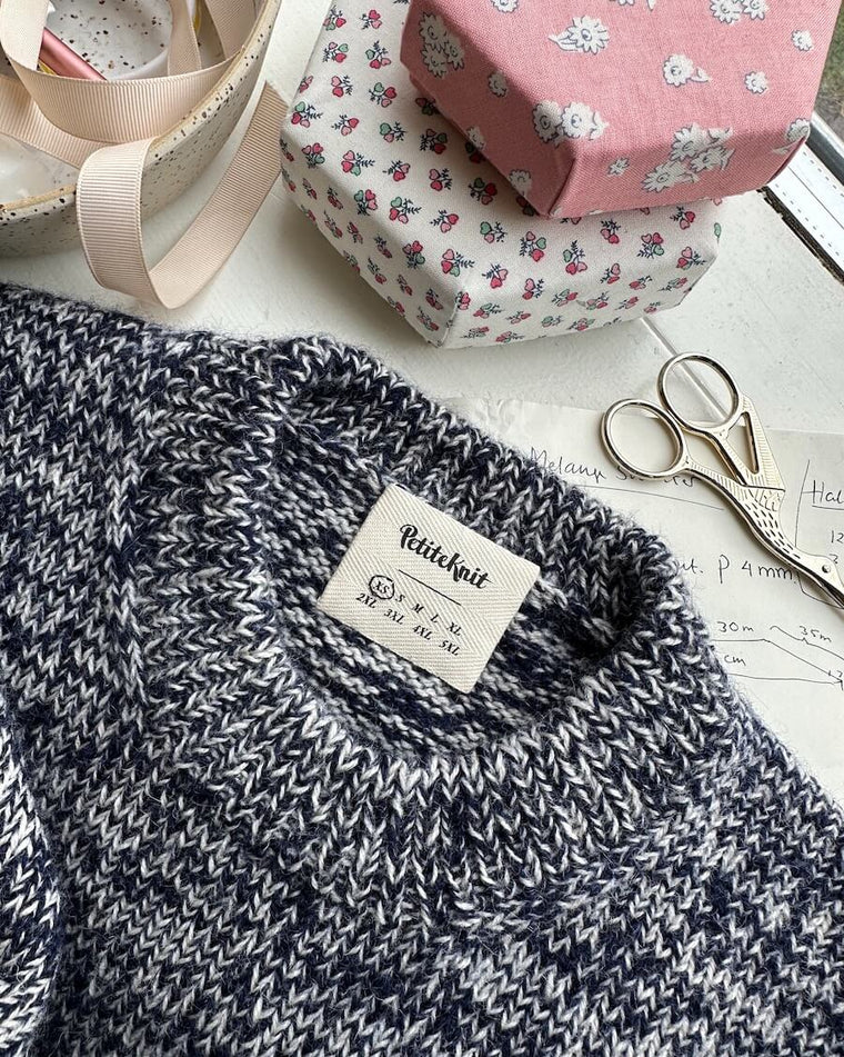 Kasser med tekstil labels 