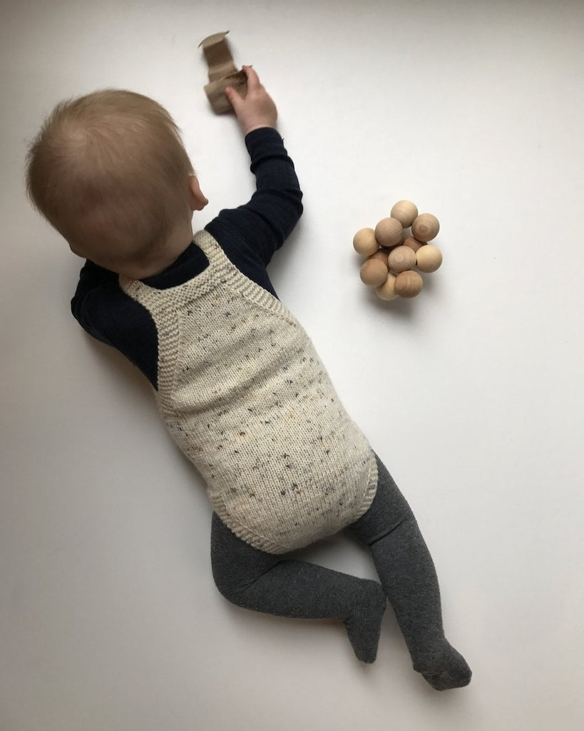 Barn iført nistret Lillesøsters Romper