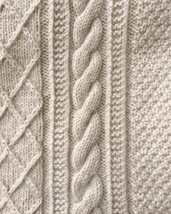 Closeup af hvid Moby Sweater