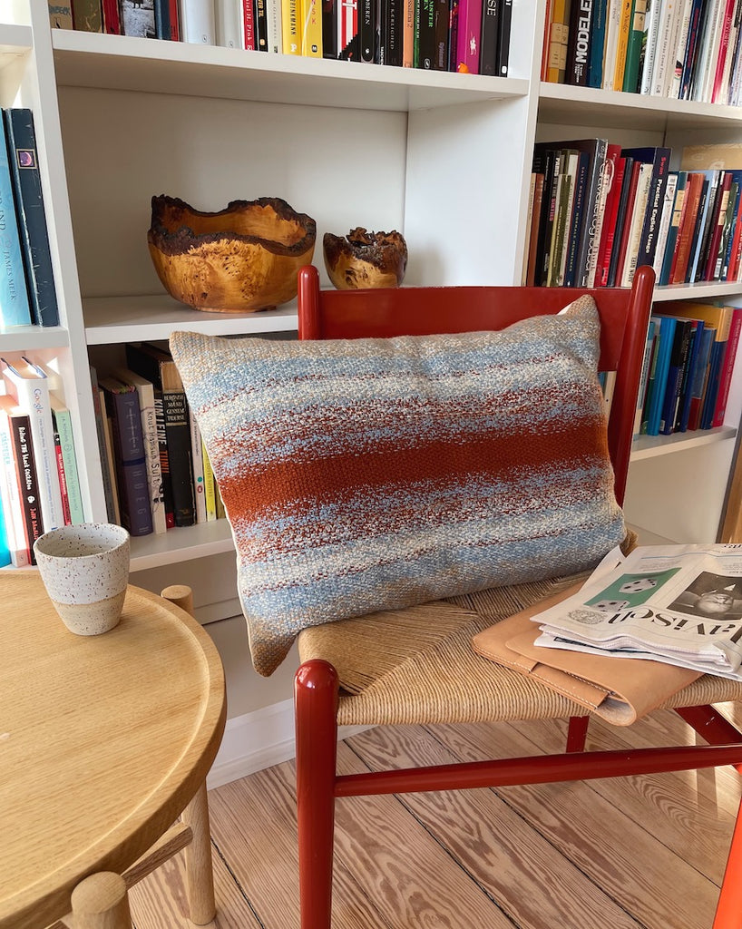 Technicolor Pillow på stol