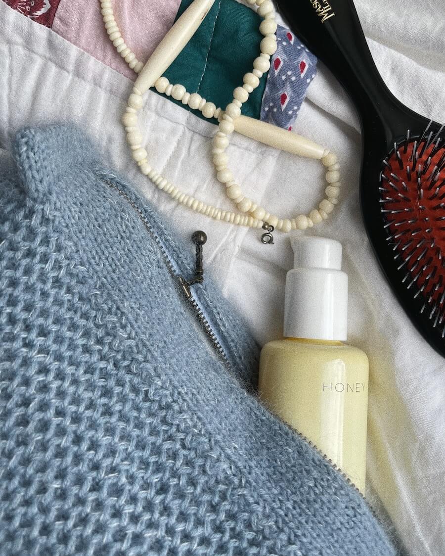 Lyseblå honey clutch med lynlås 23 cm