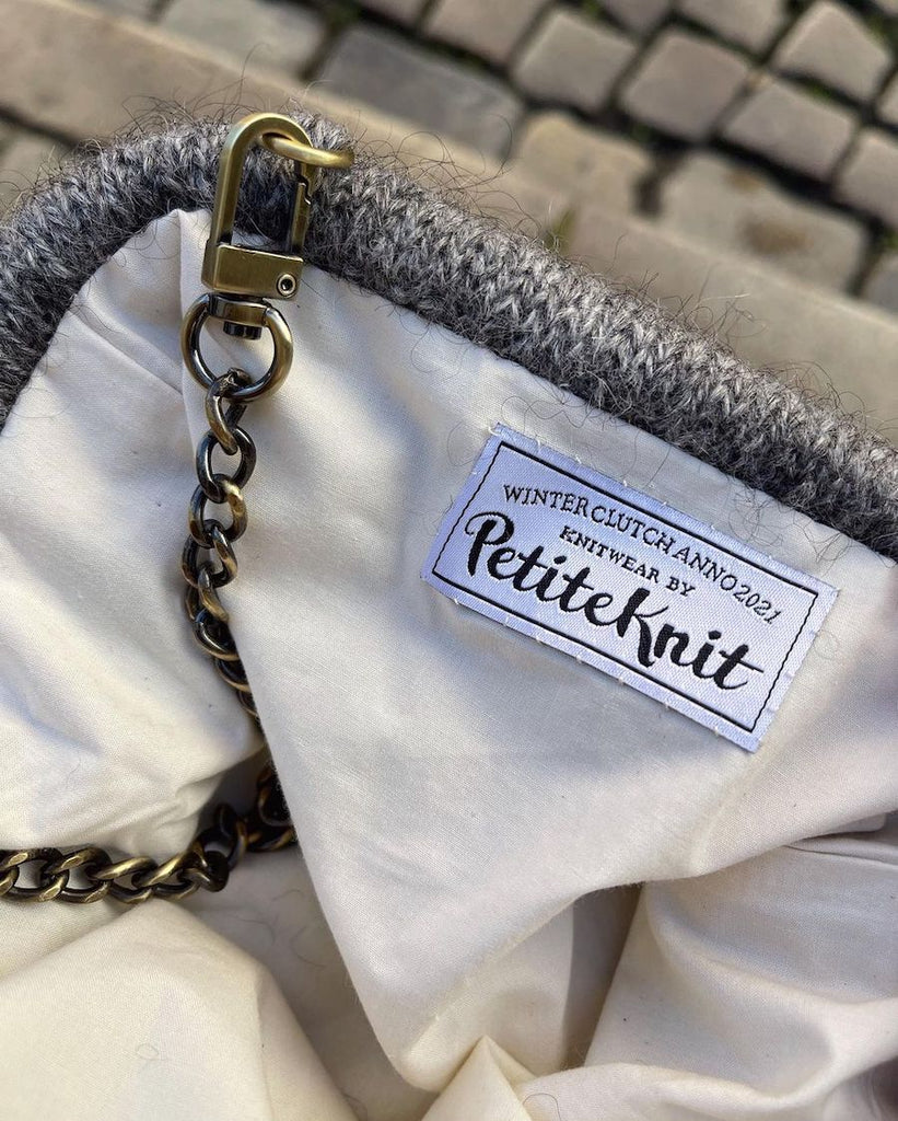 Detaljebillede af grå Winter Clutch indefra